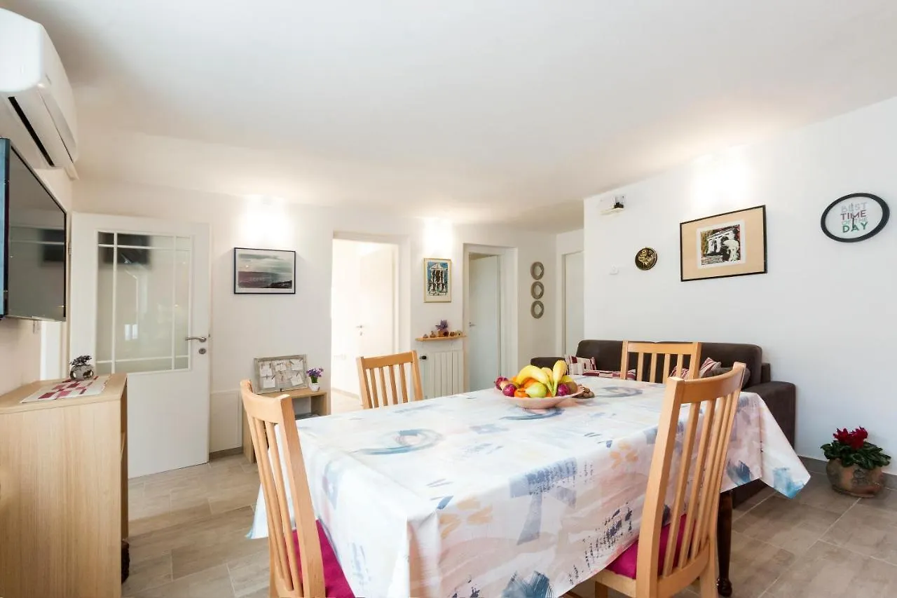 Apartment Katarina Pula 0*,  Croatia